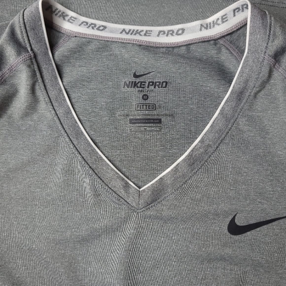 Nike Women's Workout Fitted T-Shirt - Size: Medium- Gray / Black - Picture 8 of 10
